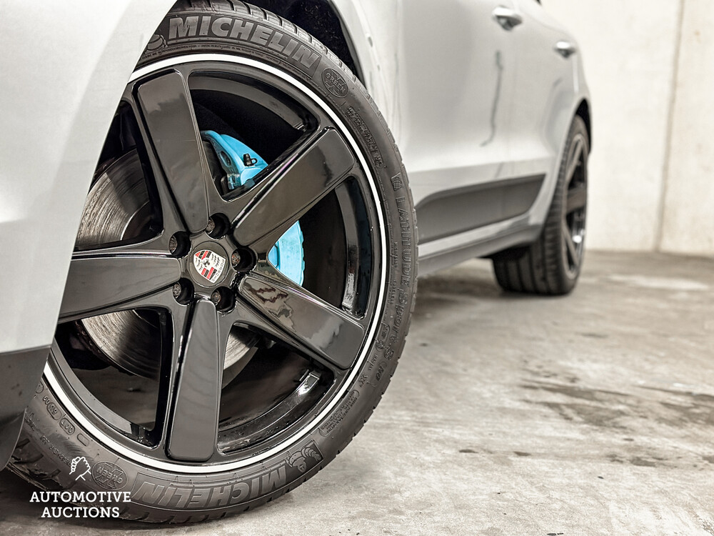 Porsche Macan S 3.0 V6 Sport-Chrono 354hp NEW-MODEL 2019, H-431-SR