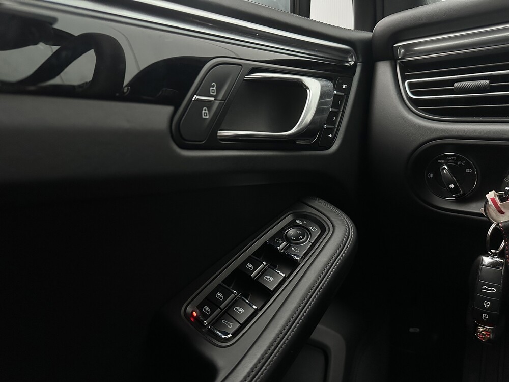 Porsche Macan S 3.0 V6 Sport-Chrono 354hp NEW-MODEL 2019, H-431-SR