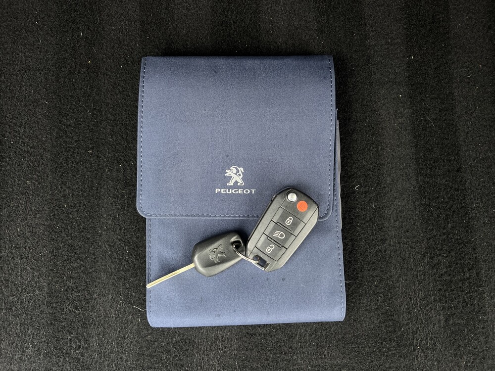 Peugeot 2008 GT-line 1.2 PureTech 131pk 2016, X-887-HF