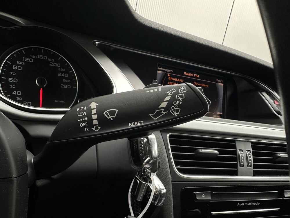 Audi A4 Avant 2.0 TDI Ultra Advance 136PS 2015 -orig. NL-, HL-711-X