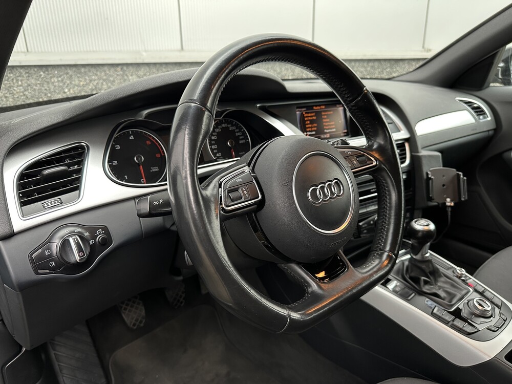 Audi A4 Avant 2.0 TDI Ultra Advance 136PS 2015 -orig. NL-, HL-711-X