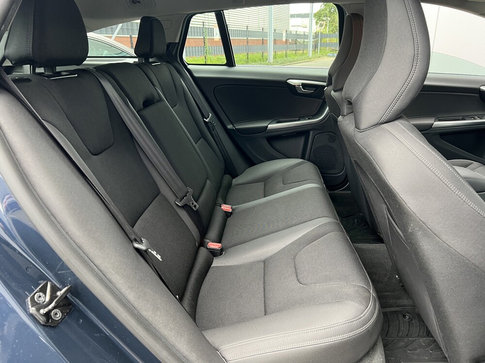 Volvo V60 1.6 T4 Momentum 179hp 2013, 06-ZRV-7