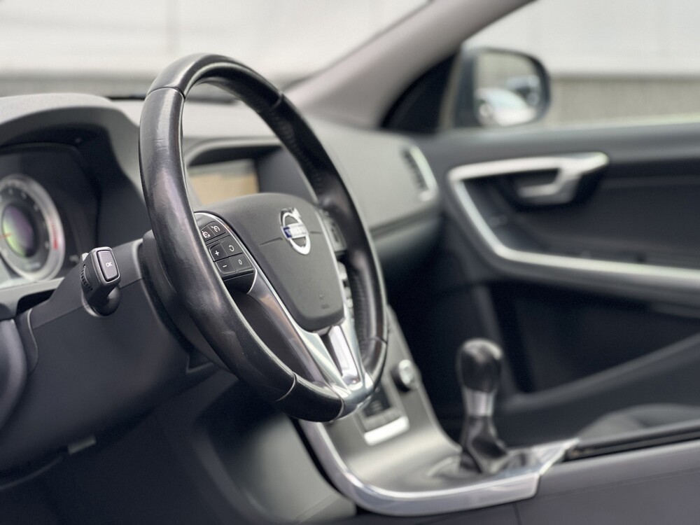 Volvo V60 1.6 T4 Momentum 179hp 2013, 06-ZRV-7