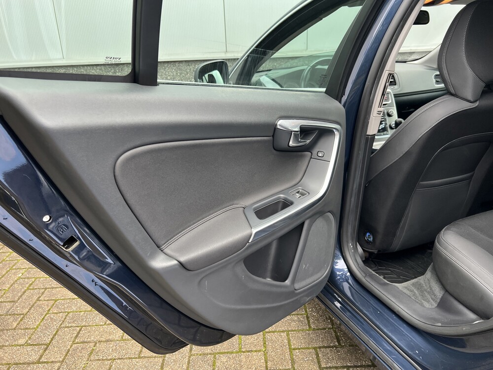 Volvo V60 1.6 T4 Momentum 179hp 2013, 06-ZRV-7