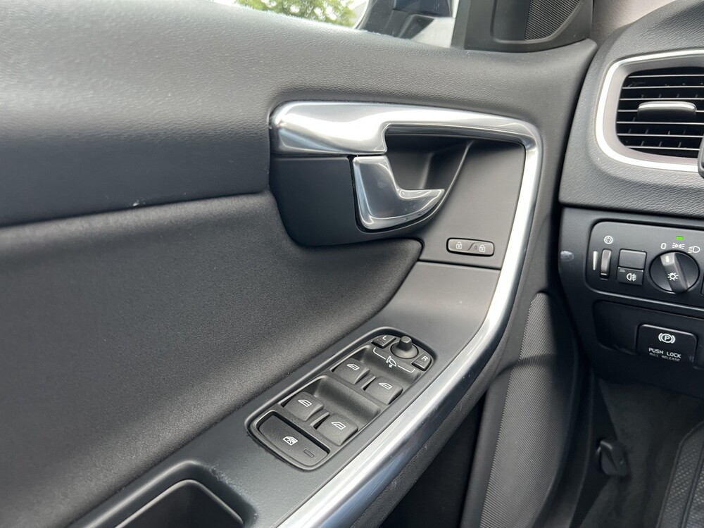 Volvo V60 1.6 T4 Momentum 179hp 2013, 06-ZRV-7