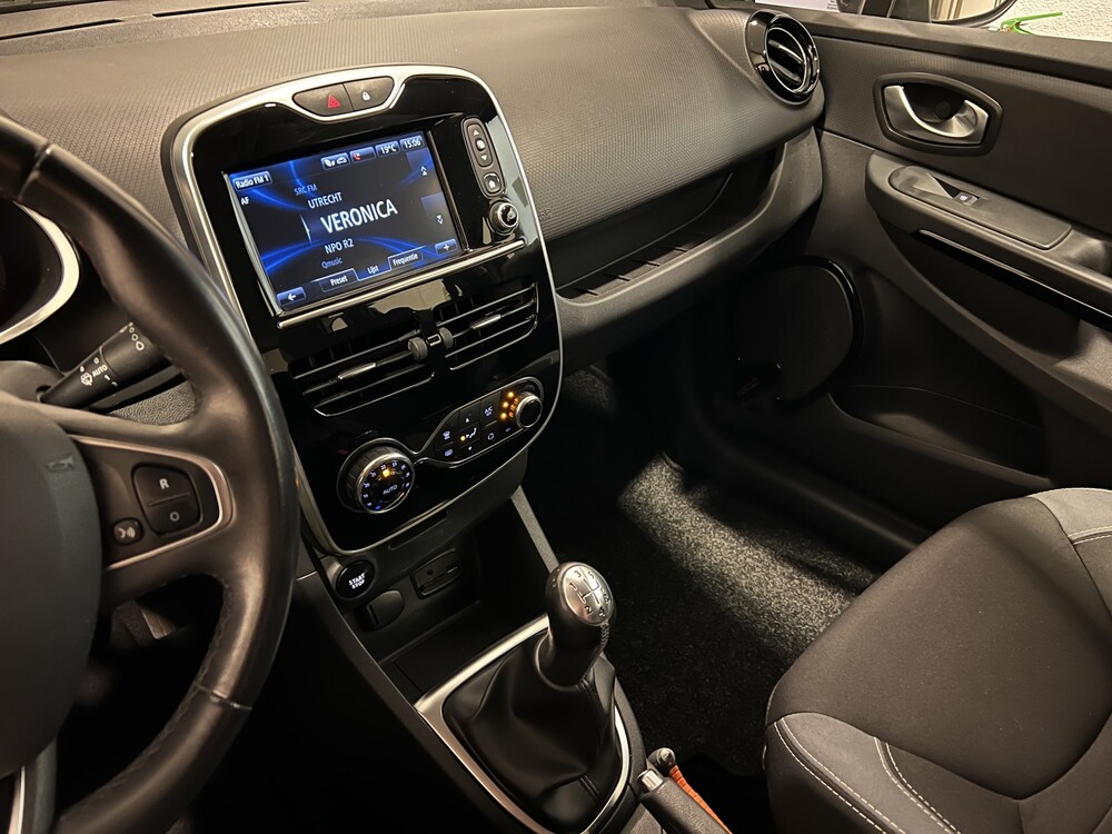 Renault Clio Kombi TCe Dynamique 90PS 2016 -Orig. NL-, JN-484-L
