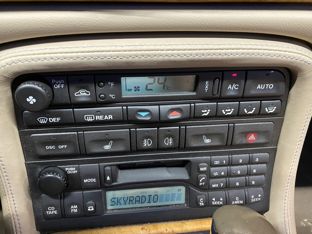 Jaguar XK8 4.2 V8 Cabriolet -Victory Edition- 305PS 2006, L-150-KX