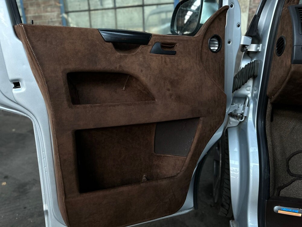 Volkswagen Transporter Kombi -VIP- 2.0 TDI L2H1 Comfortline 140hp 2011, 34-ZGV-7