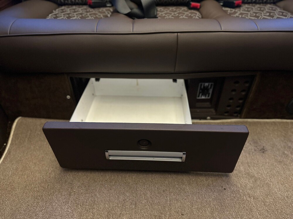 Volkswagen Transporter Kombi -VIP- 2.0 TDI L2H1 Comfortline 140hp 2011, 34-ZGV-7