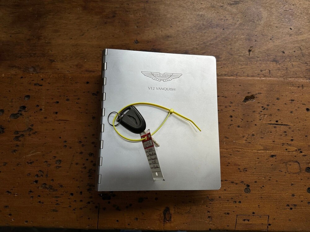 Aston Martin Vanquish 5.3 V12 460hp 2004 -Youngtimer-