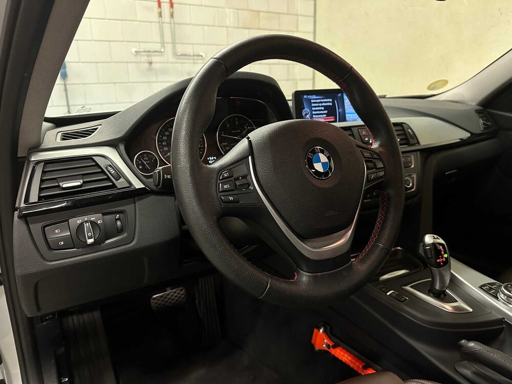 BMW 318d Touring Executive Sport 143PS 2015 3er, 7-ZJX-63