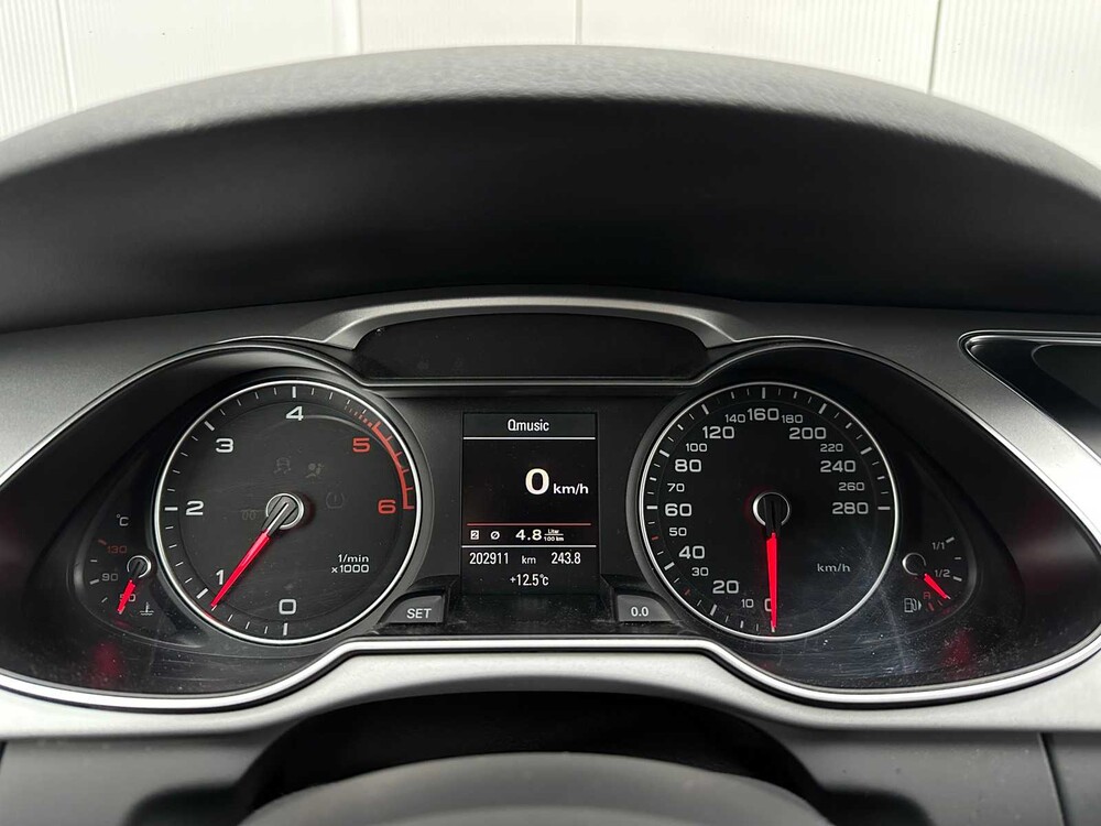 Audi A4 Avant 2.0 TDI Ultra Advance 136PS 2015 -orig. NL-, HL-711-X