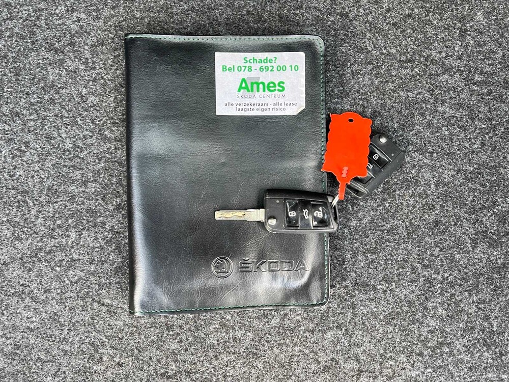 Skoda Octavia Combi 1.6 TDI Greentech Ambition Businessline 105PS 2015 -Orig. DE-, 6-ZHS-77