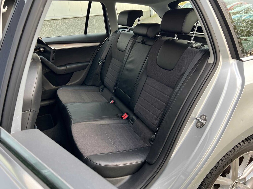 Skoda Octavia Combi 1.6 TDI Greentech Ambition Businessline 105PS 2015 -Orig. DE-, 6-ZHS-77