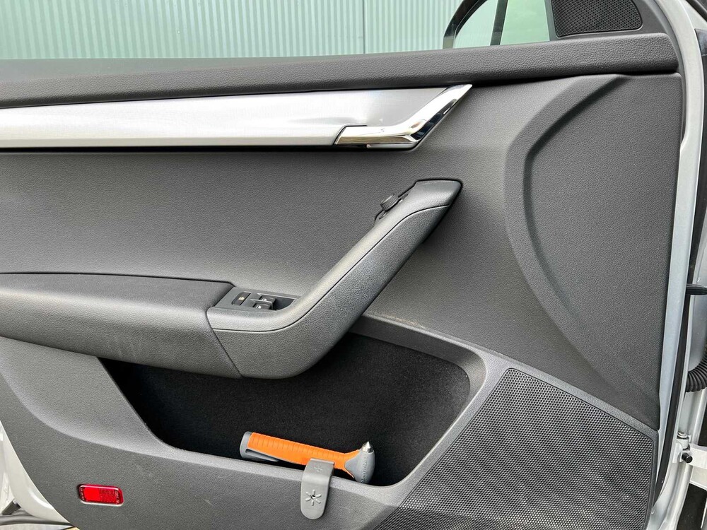 Skoda Octavia Combi 1.6 TDI Greentech Ambition Businessline 105PS 2015 -Orig. DE-, 6-ZHS-77