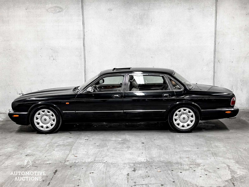 Daimler Super V8 4.0 363hp 1998, SZ-GX-55