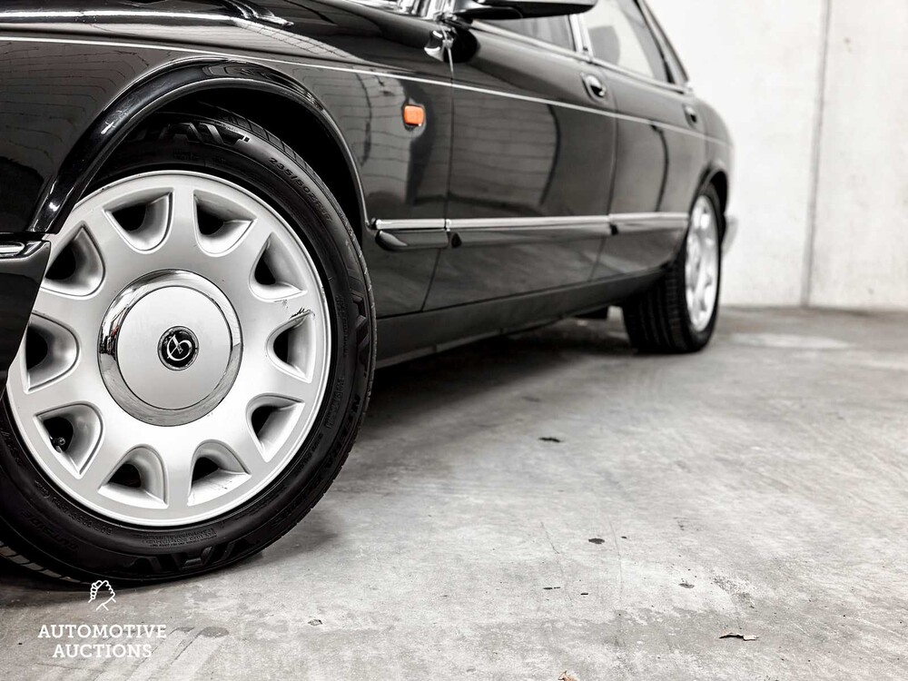 Daimler Super V8 4.0 363hp 1998, SZ-GX-55