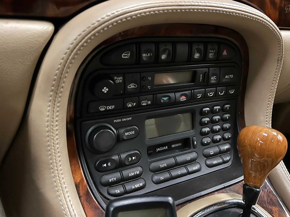 Daimler Super V8 4.0 363hp 1998, SZ-GX-55