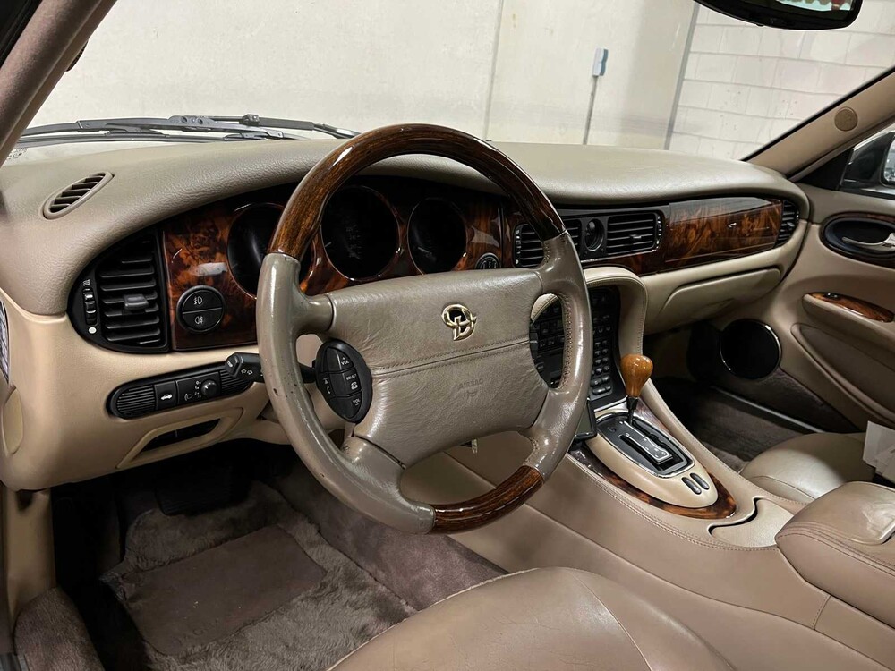 Daimler Super V8 4.0 363hp 1998, SZ-GX-55