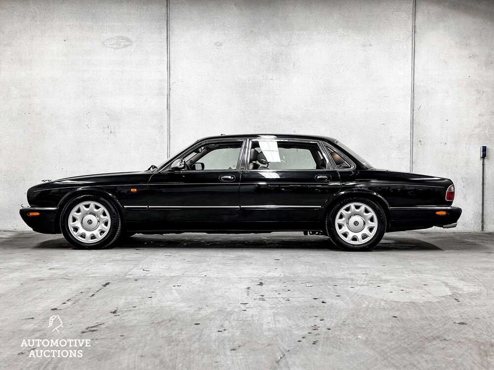 Daimler Super V8 4.0 363hp 1998, SZ-GX-55