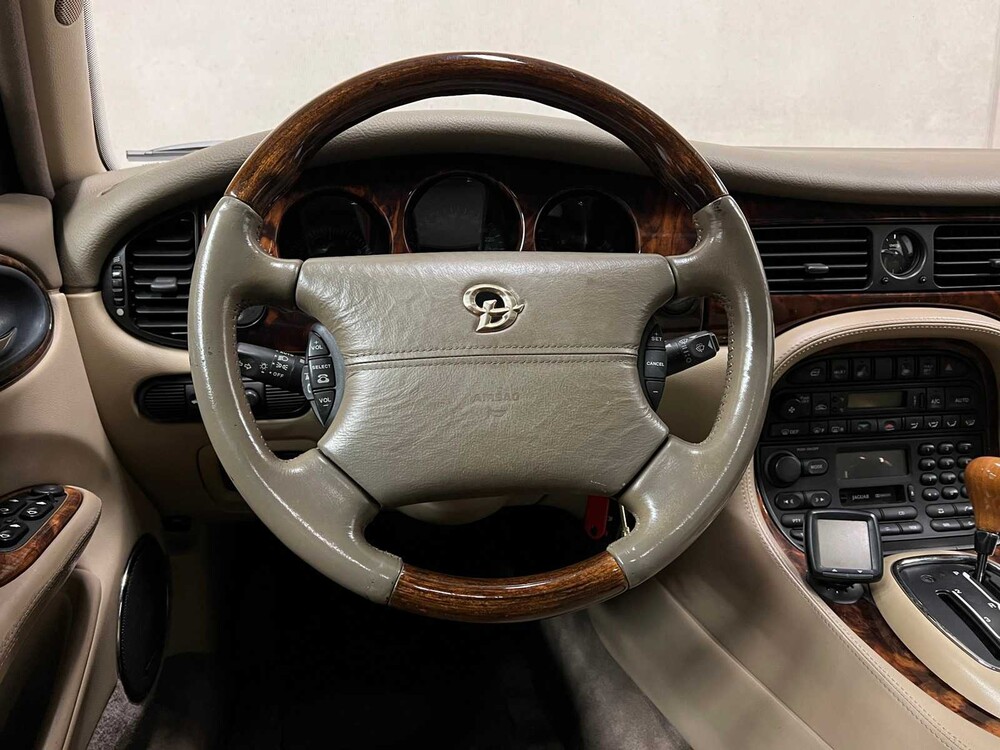 Daimler Super V8 4.0 363hp 1998, SZ-GX-55