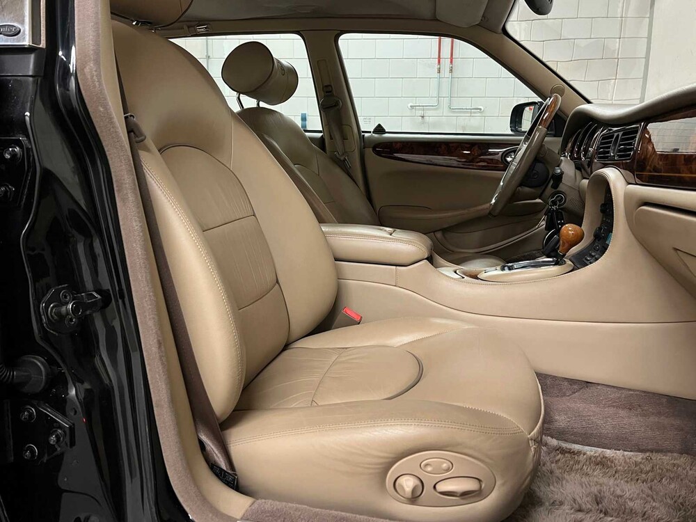 Daimler Super V8 4.0 363hp 1998, SZ-GX-55