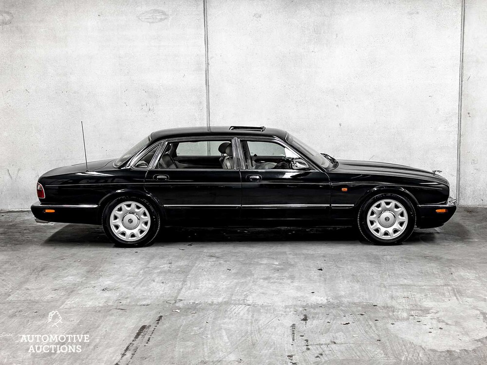 Daimler Super V8 4.0 363hp 1998, SZ-GX-55