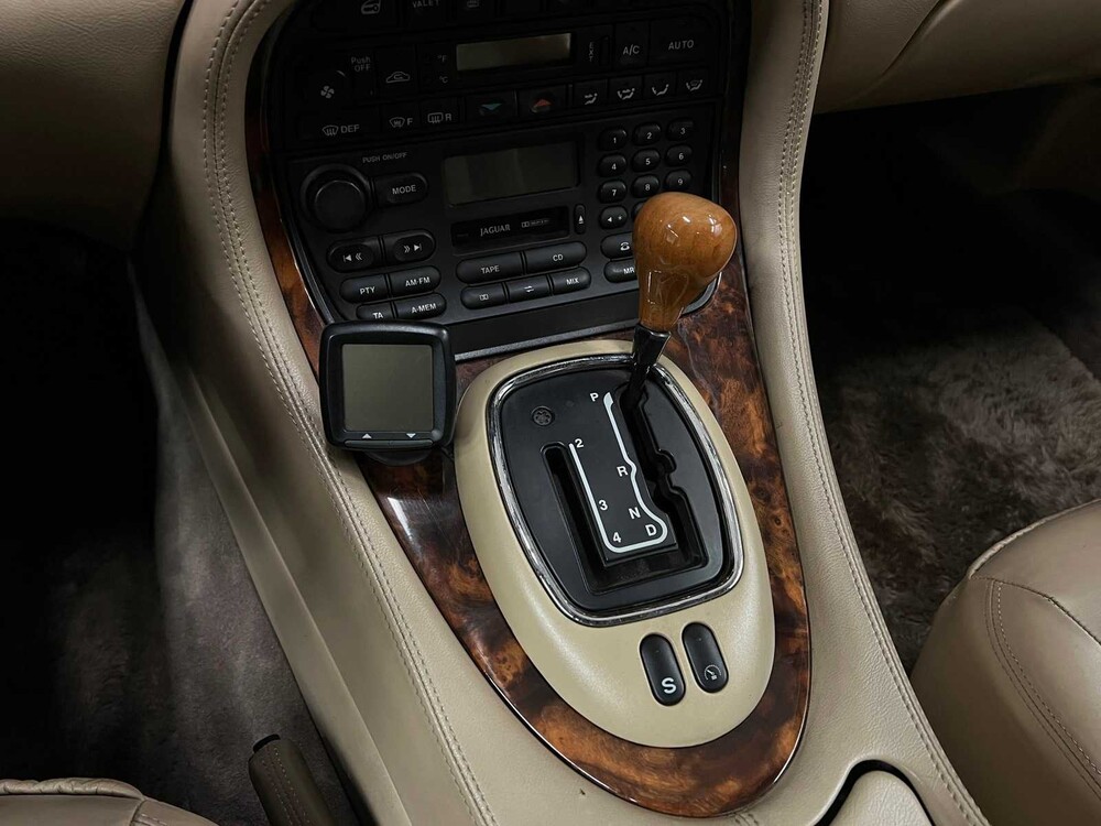 Daimler Super V8 4.0 363hp 1998, SZ-GX-55