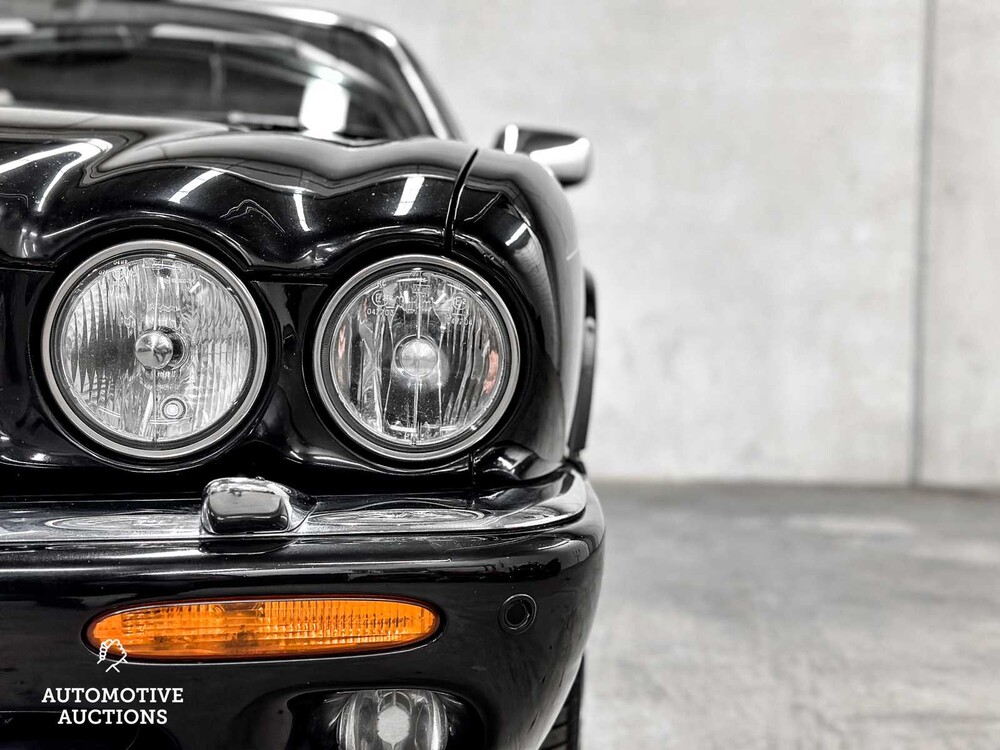 Daimler Super V8 4.0 363hp 1998, SZ-GX-55