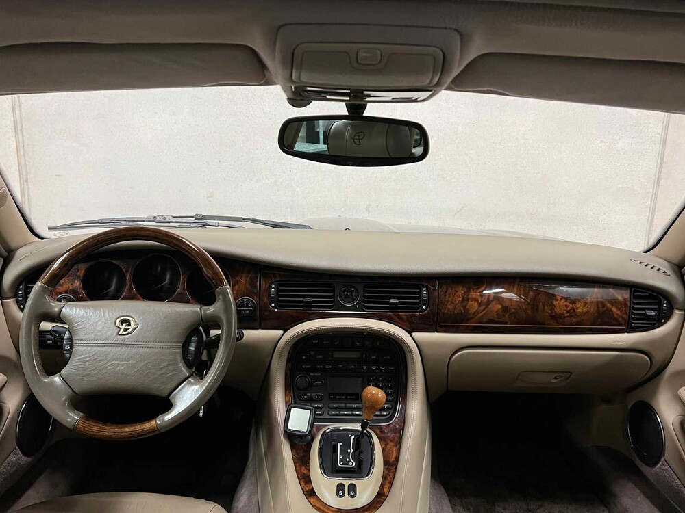 Daimler Super V8 4.0 363hp 1998, SZ-GX-55