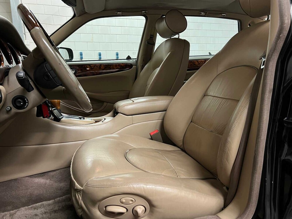 Daimler Super V8 4.0 363hp 1998, SZ-GX-55