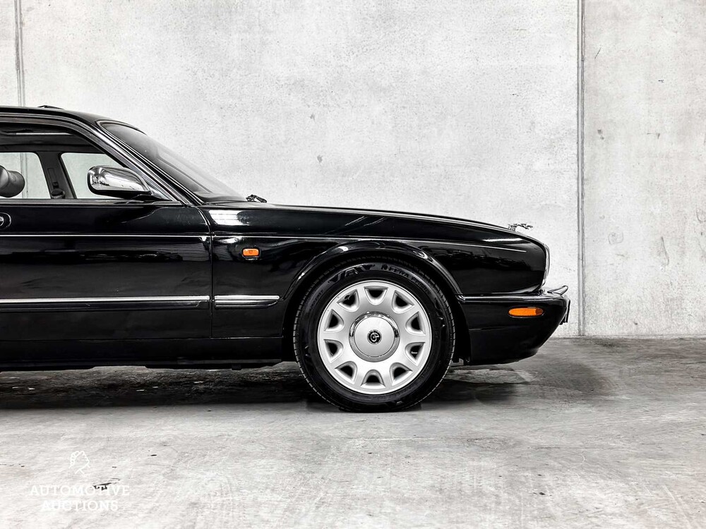 Daimler Super V8 4.0 363hp 1998, SZ-GX-55