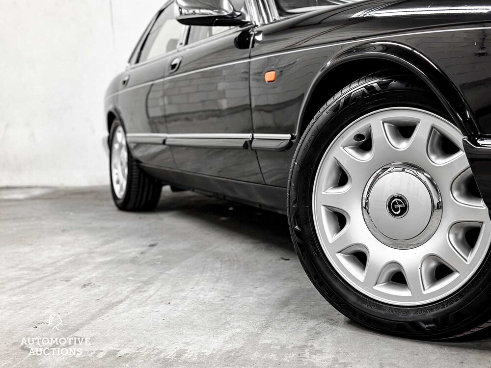 Daimler Super V8 4.0 363hp 1998, SZ-GX-55