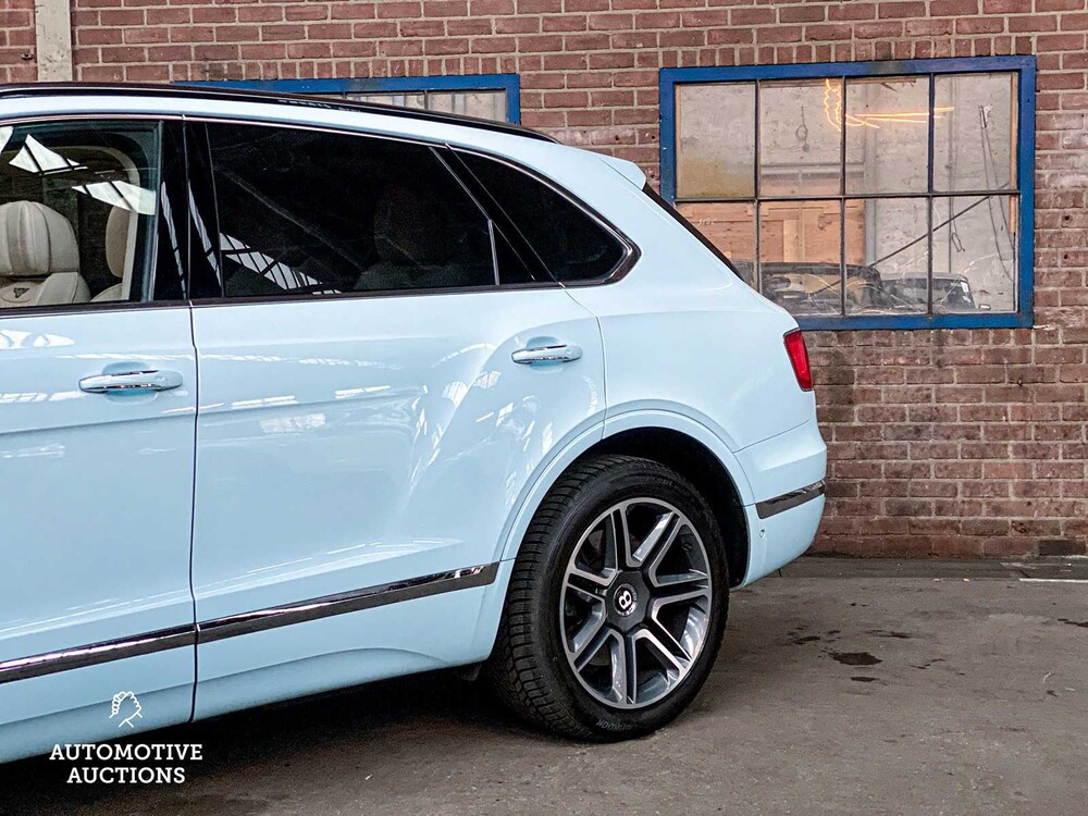 Bentley Bentayga 6.0 W12 608pk 2017, L-083-VV
