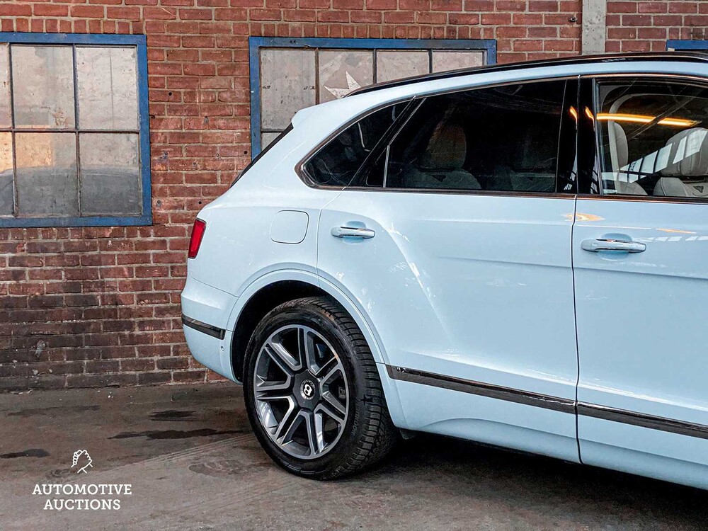 Bentley Bentayga 6.0 W12 608pk 2017, L-083-VV