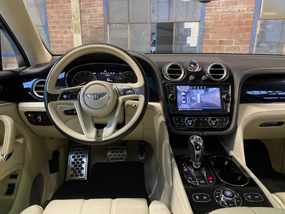 Bentley Bentayga 6.0 W12 608pk 2017, L-083-VV