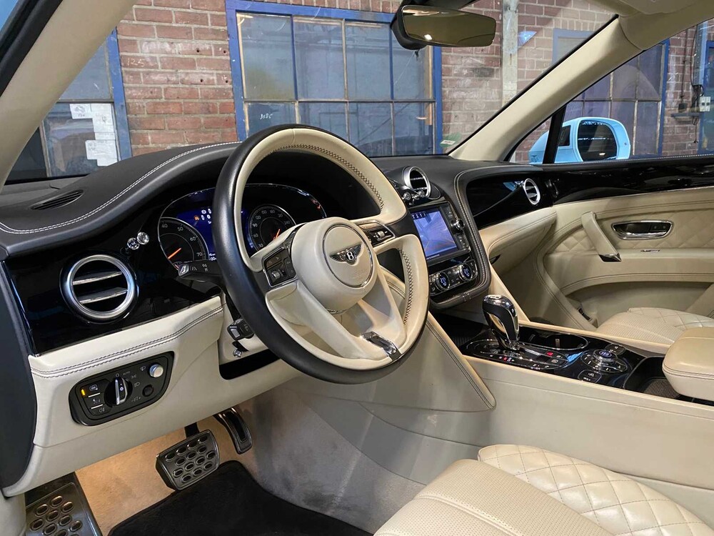 Bentley Bentayga 6.0 W12 608pk 2017, L-083-VV