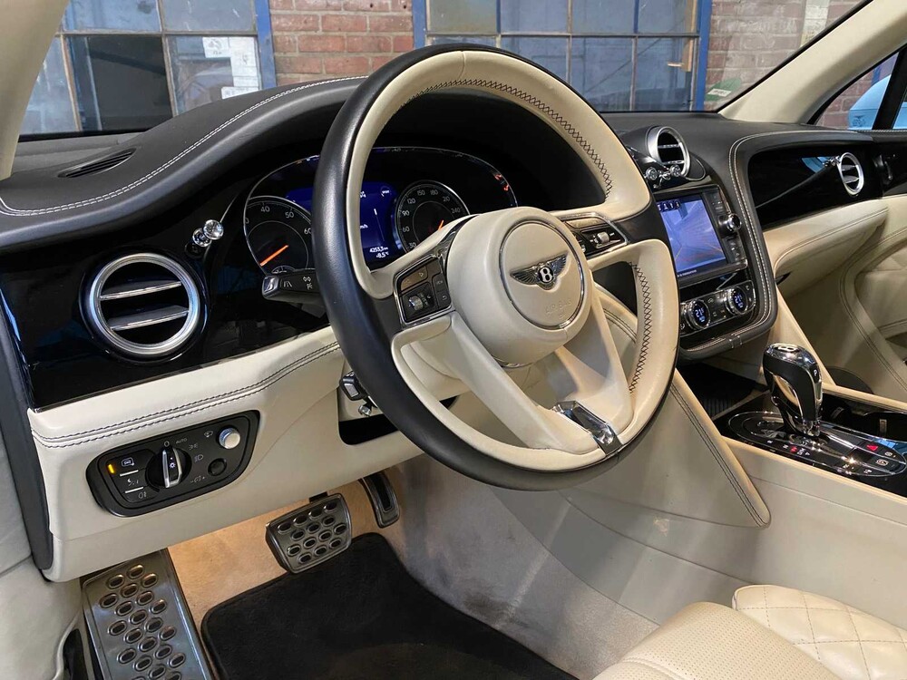 Bentley Bentayga 6.0 W12 608pk 2017, L-083-VV