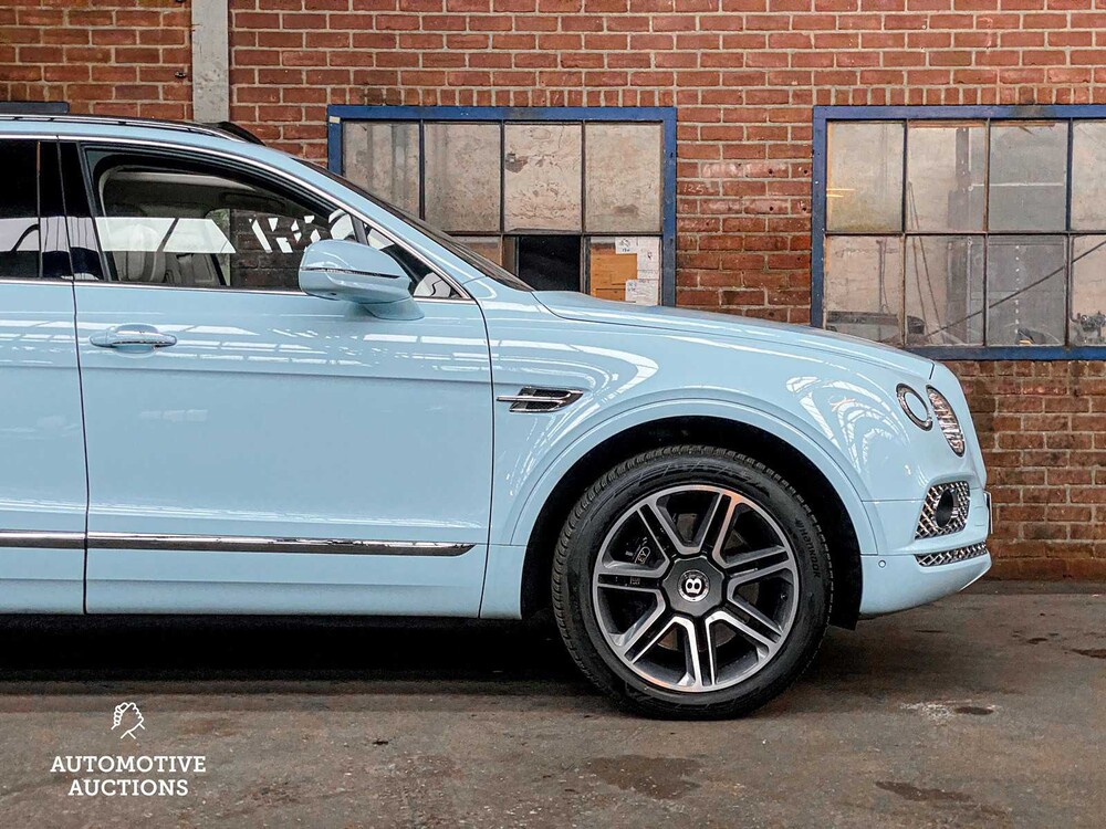 Bentley Bentayga 6.0 W12 608pk 2017, L-083-VV