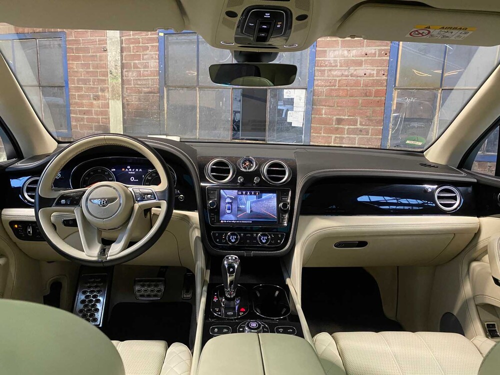 Bentley Bentayga 6.0 W12 608pk 2017, L-083-VV