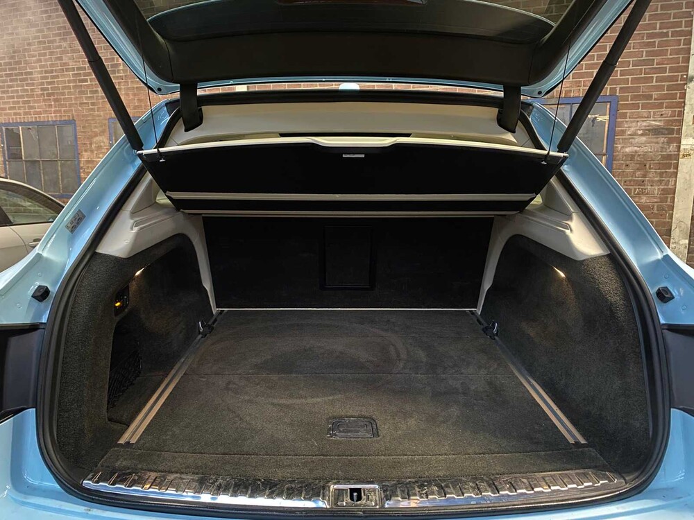 Bentley Bentayga 6.0 W12 608pk 2017, L-083-VV