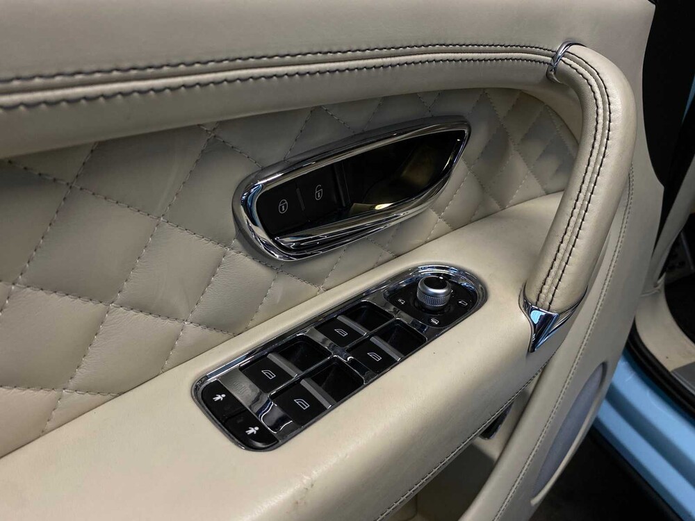 Bentley Bentayga 6.0 W12 608pk 2017, L-083-VV