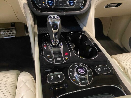 Bentley Bentayga 6.0 W12 608pk 2017, L-083-VV