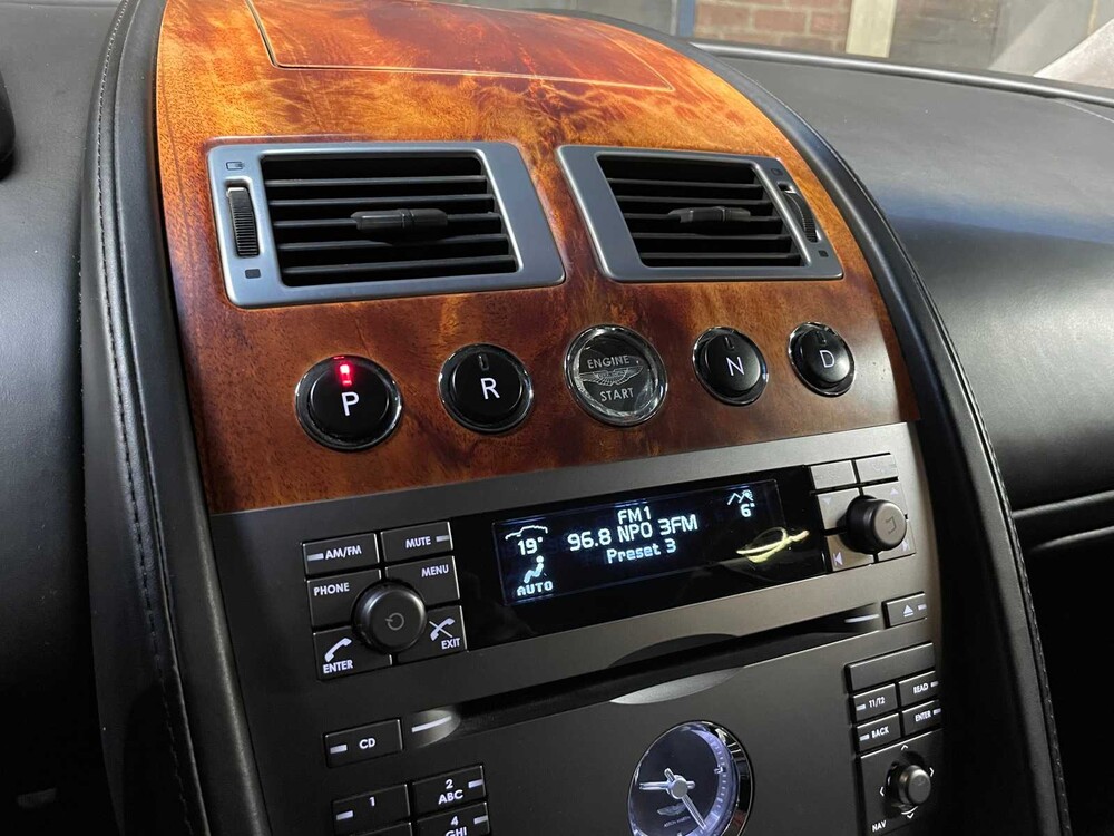 Aston Martin DB9 5.9 V12 Touchtronic 457PS 2006 -Orig. NL-, 71-SH-KN -Youngtimer-