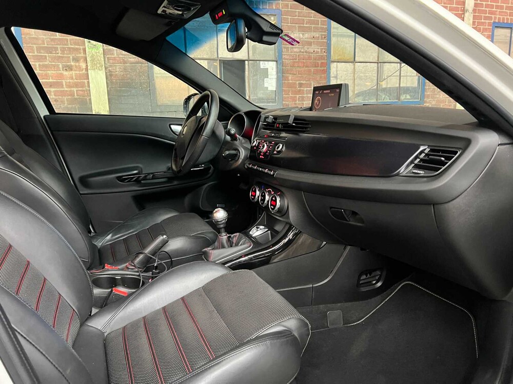 Alfa Romeo Giulietta Quadrifoglio Verde 235hp 2013, RX-265-V