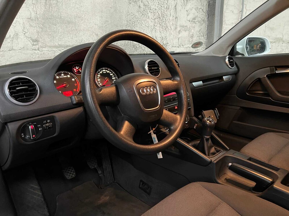 Audi A3 1.6 Attraction 102PS 2010, PK-830-J