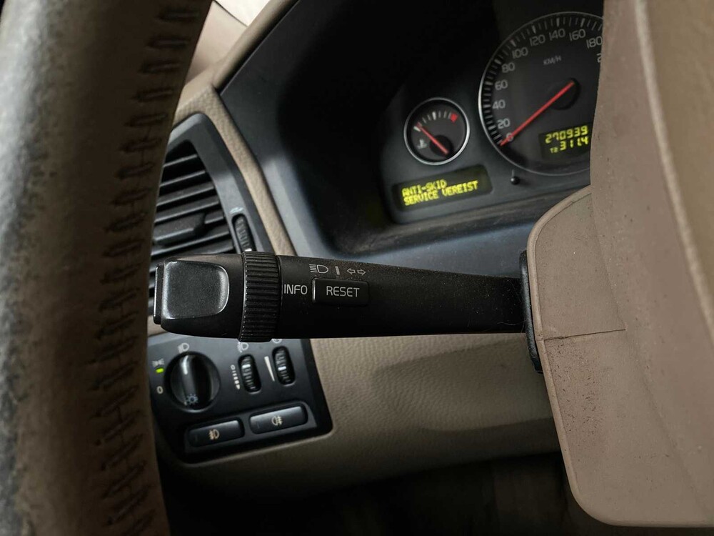 Volvo V70 2.4D 131PS 2004, H-082-NK