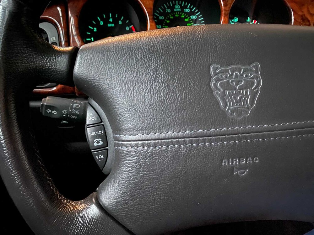 Jaguar XKR 4.2 V8 Convertible 396hp 2003, R-281-XP