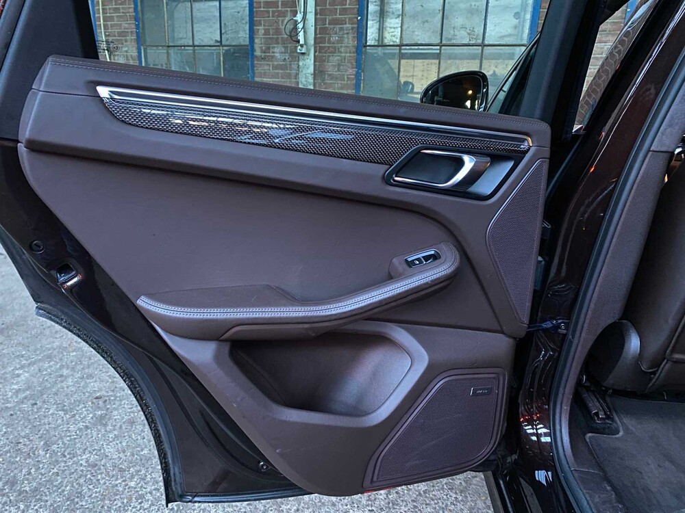 Porsche Macan Turbo 3.6 V6 -CARBON- 400hp 2015 ORIG-GB, 5-ZHF-03