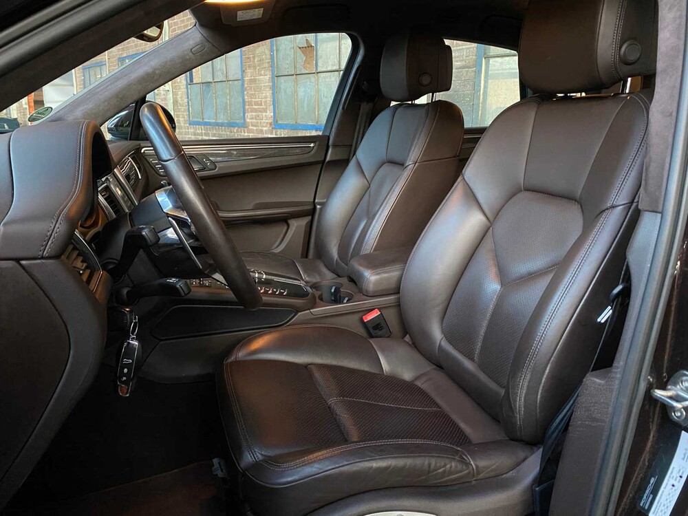 Porsche Macan Turbo 3.6 V6 -CARBON- 400hp 2015 ORIG-GB, 5-ZHF-03